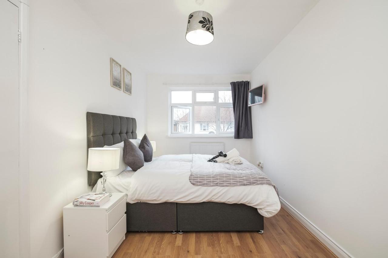 Spacious 3 Bed 1 Bath Hse W Guest Toilet W Parking Near Excel - E16 ロンドン エクステリア 写真