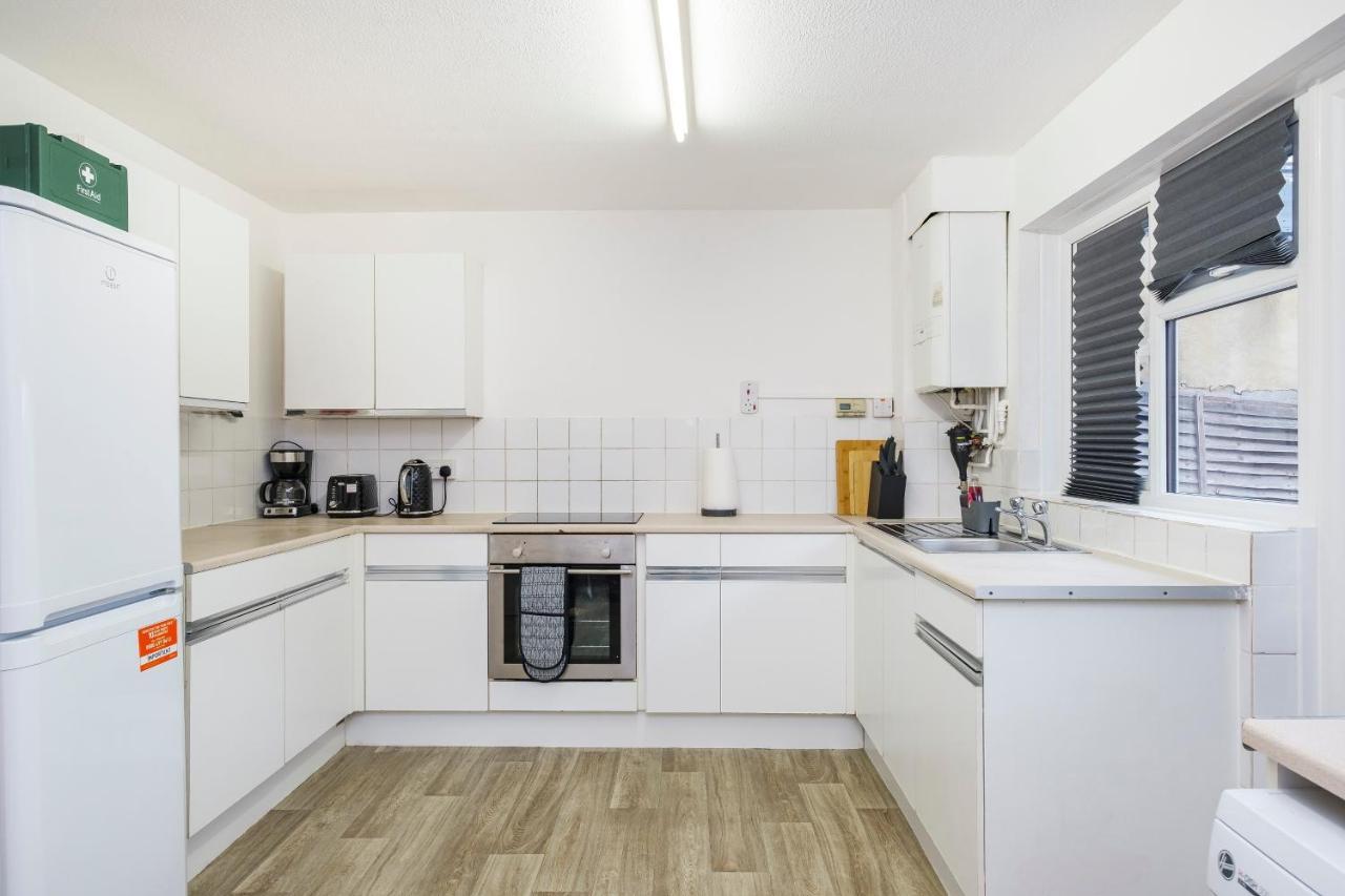Spacious 3 Bed 1 Bath Hse W Guest Toilet W Parking Near Excel - E16 ロンドン エクステリア 写真