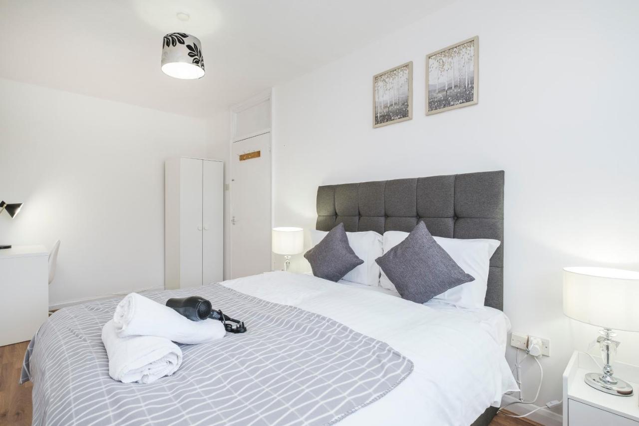 Spacious 3 Bed 1 Bath Hse W Guest Toilet W Parking Near Excel - E16 ロンドン エクステリア 写真