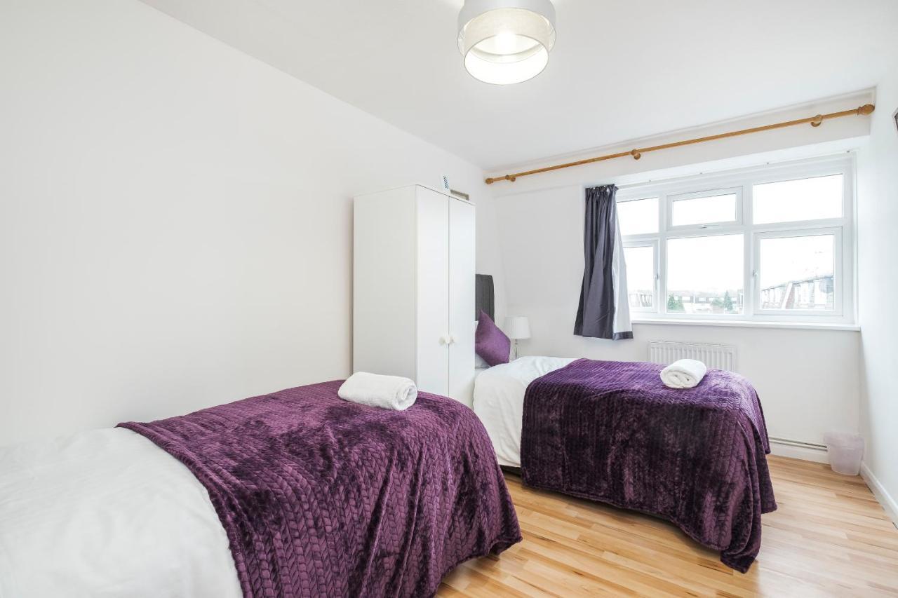 Spacious 3 Bed 1 Bath Hse W Guest Toilet W Parking Near Excel - E16 ロンドン エクステリア 写真