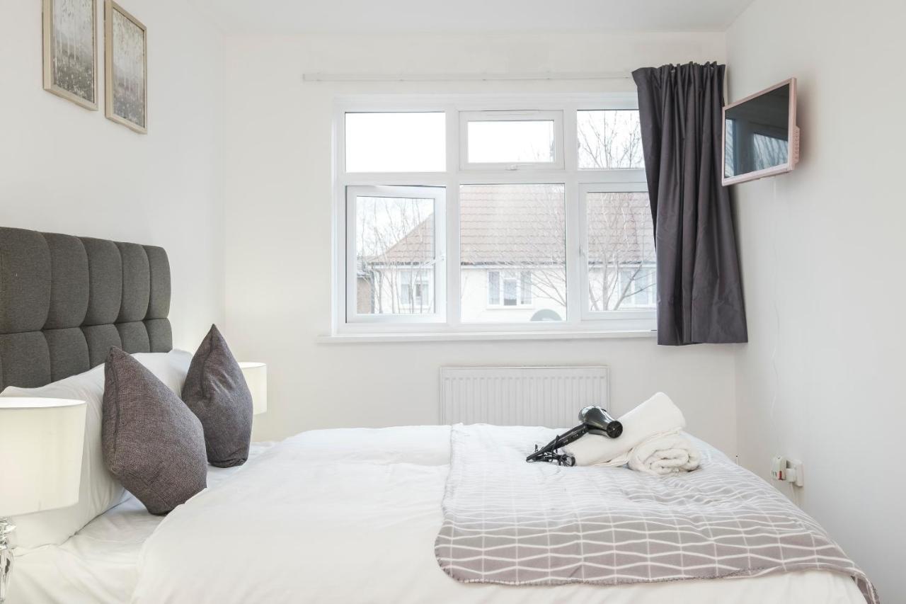 Spacious 3 Bed 1 Bath Hse W Guest Toilet W Parking Near Excel - E16 ロンドン エクステリア 写真