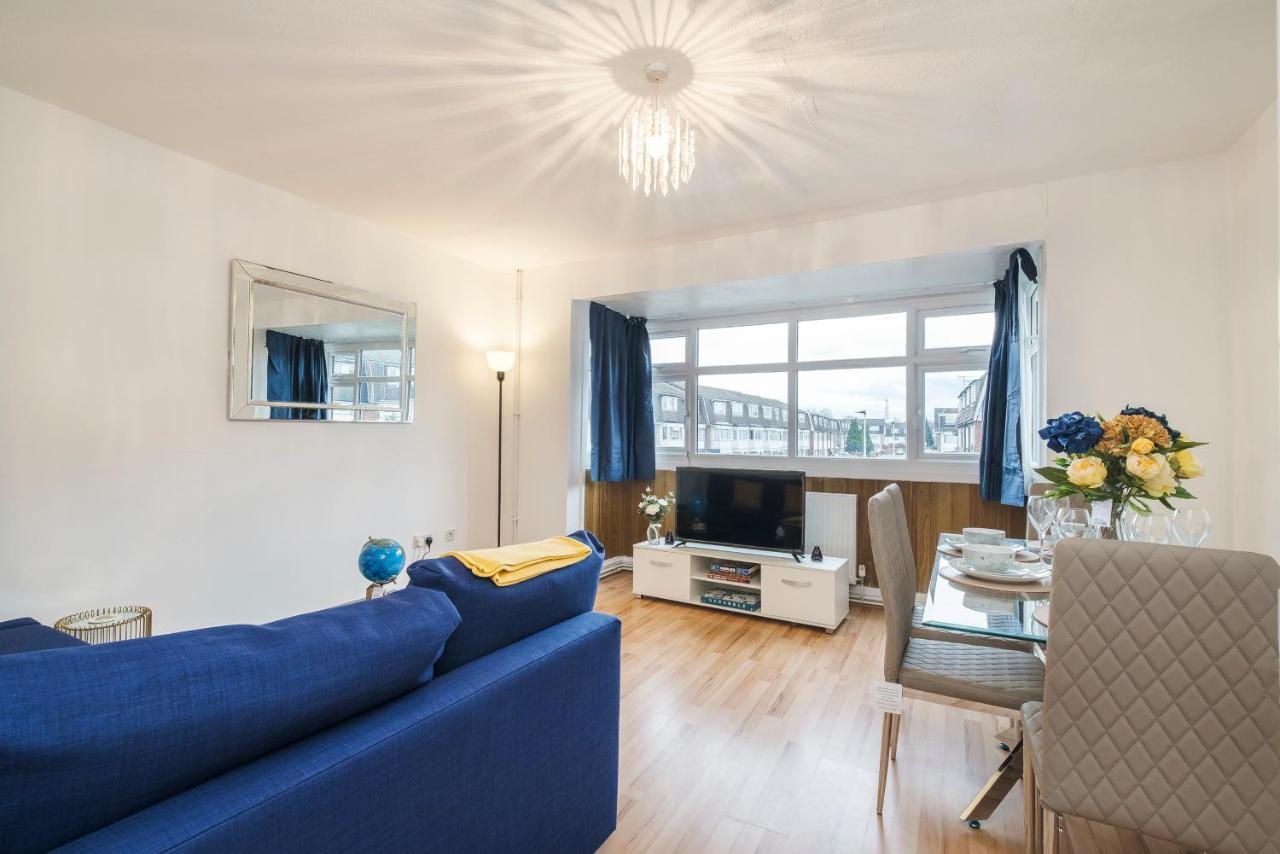 Spacious 3 Bed 1 Bath Hse W Guest Toilet W Parking Near Excel - E16 ロンドン エクステリア 写真
