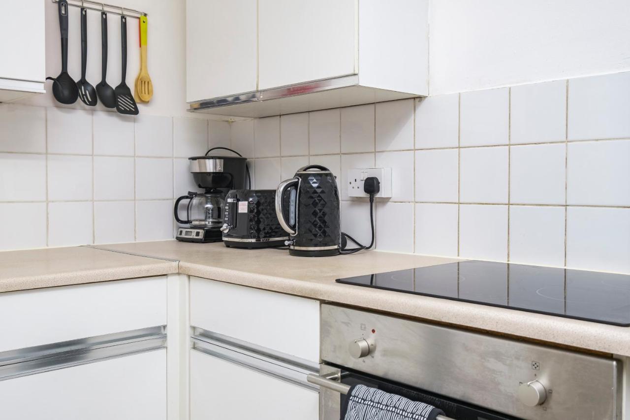 Spacious 3 Bed 1 Bath Hse W Guest Toilet W Parking Near Excel - E16 ロンドン エクステリア 写真