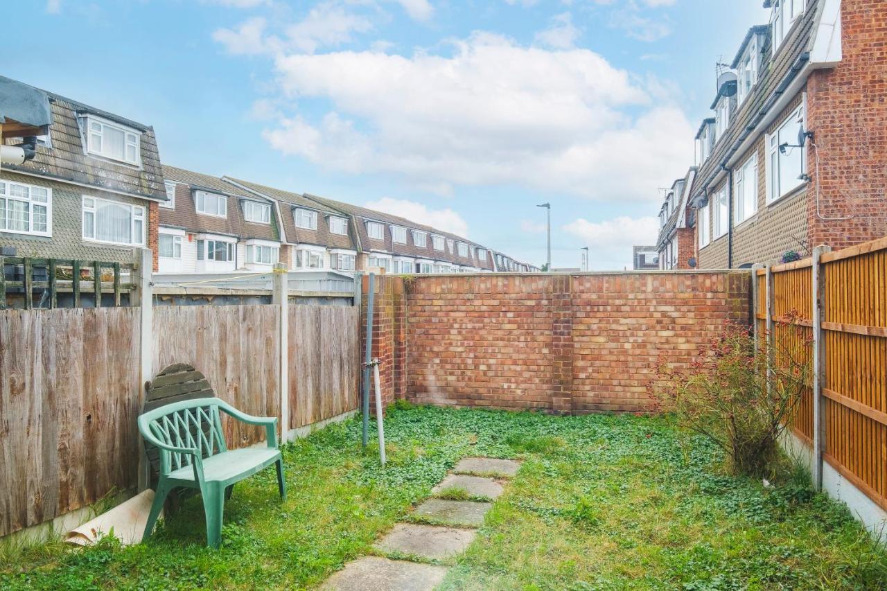 Spacious 3 Bed 1 Bath Hse W Guest Toilet W Parking Near Excel - E16 ロンドン エクステリア 写真