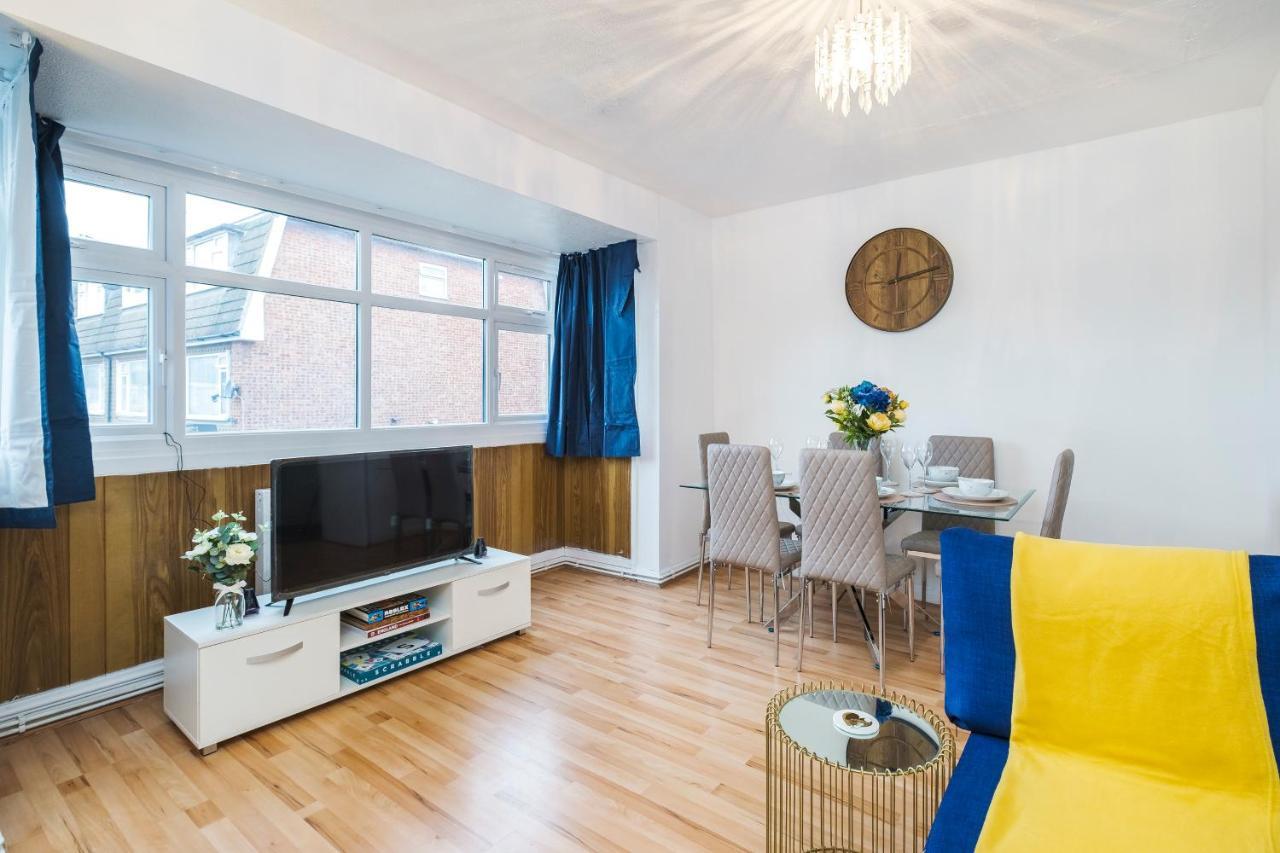 Spacious 3 Bed 1 Bath Hse W Guest Toilet W Parking Near Excel - E16 ロンドン エクステリア 写真
