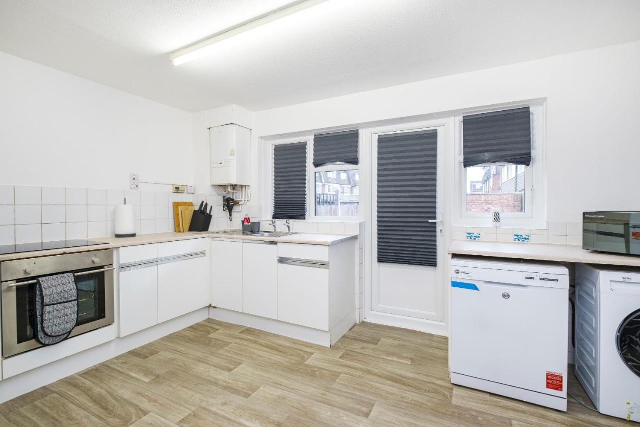 Spacious 3 Bed 1 Bath Hse W Guest Toilet W Parking Near Excel - E16 ロンドン エクステリア 写真